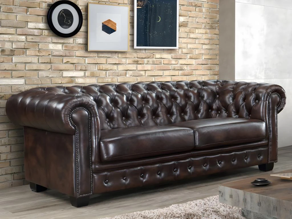 Canapé Chesterfield 3 Places BRENTON 100% Cuir De Buffle - Marron Reflets Châtains 2 Canapé Chesterfield 3 Places BRENTON 100% Cuir De Buffle - Marron Reflets Châtains – Image 2