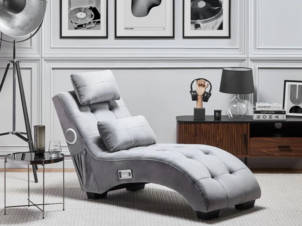 Chaise Longue En Velours Gris Clair Avec Haut Parleur Bluetooth Et Port USB SIMORRE 2 Chaise Longue En Velours Gris Clair Avec Haut Parleur Bluetooth Et Port USB SIMORRE – Image 2